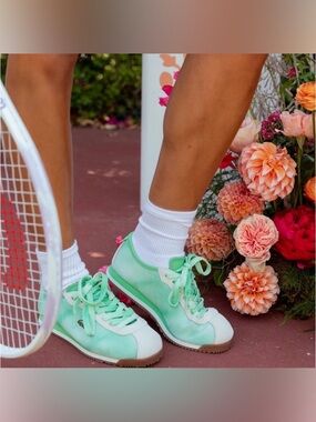 Lacoste Women’s Mint Green Lace-Up Sneakers Tennis Shoes Size US 9